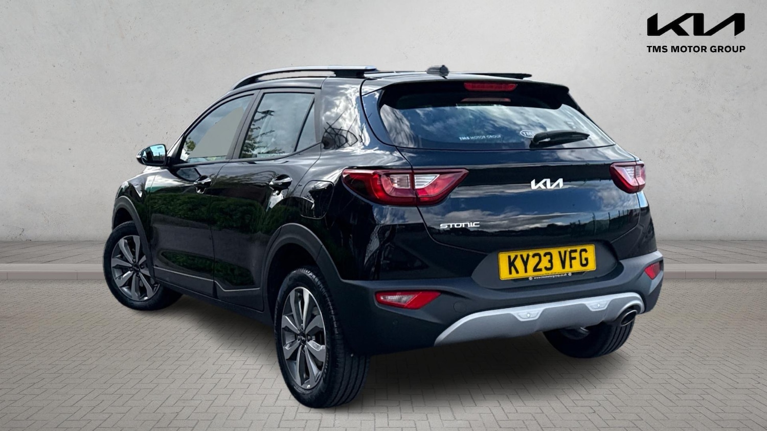 Used Kia Stonic 2023 for sale - 76371125: Photo 2