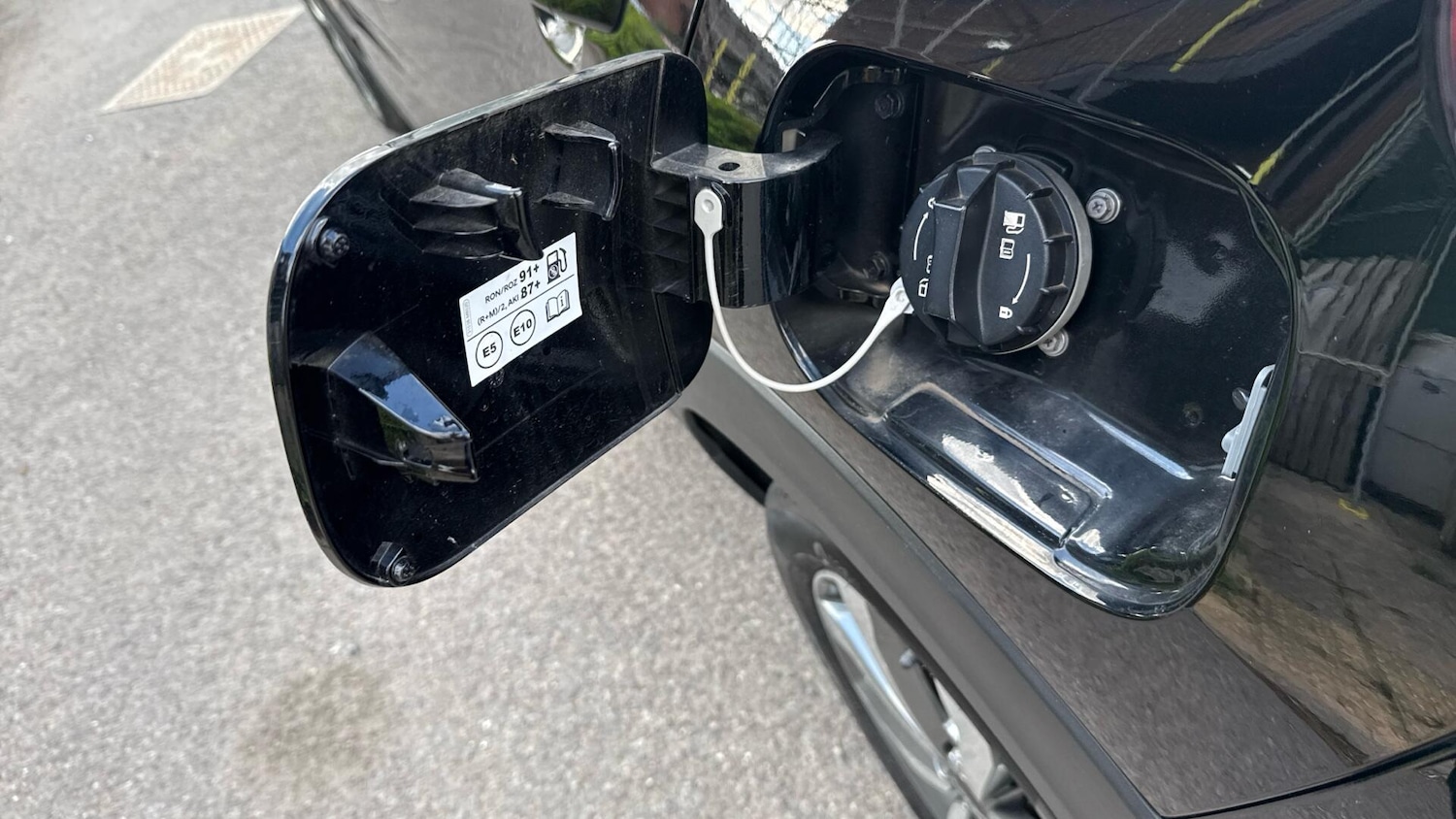 Used Kia Stonic 2023 for sale - 76371125: Photo 23