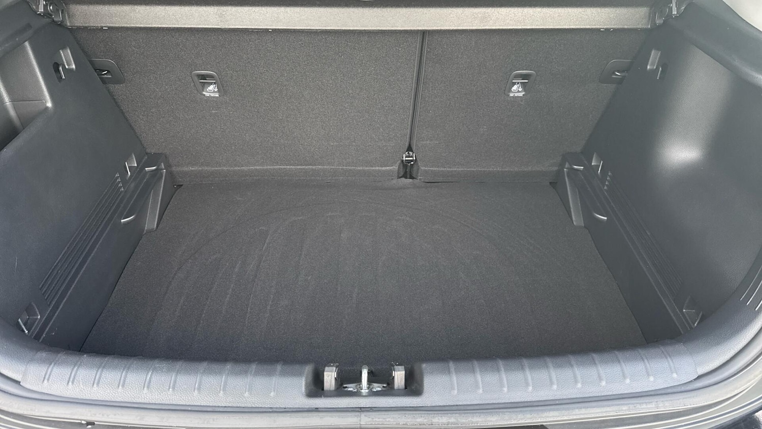 Used Kia Stonic 2023 for sale - 76371125: Photo 27