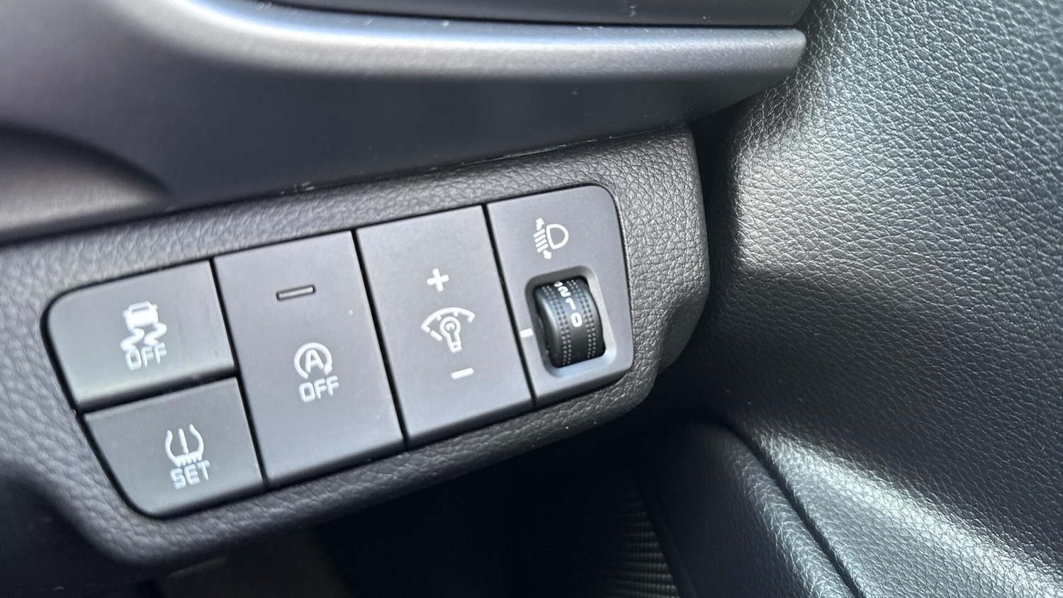 Used Kia Stonic 2023 for sale - 76371125: Photo 33