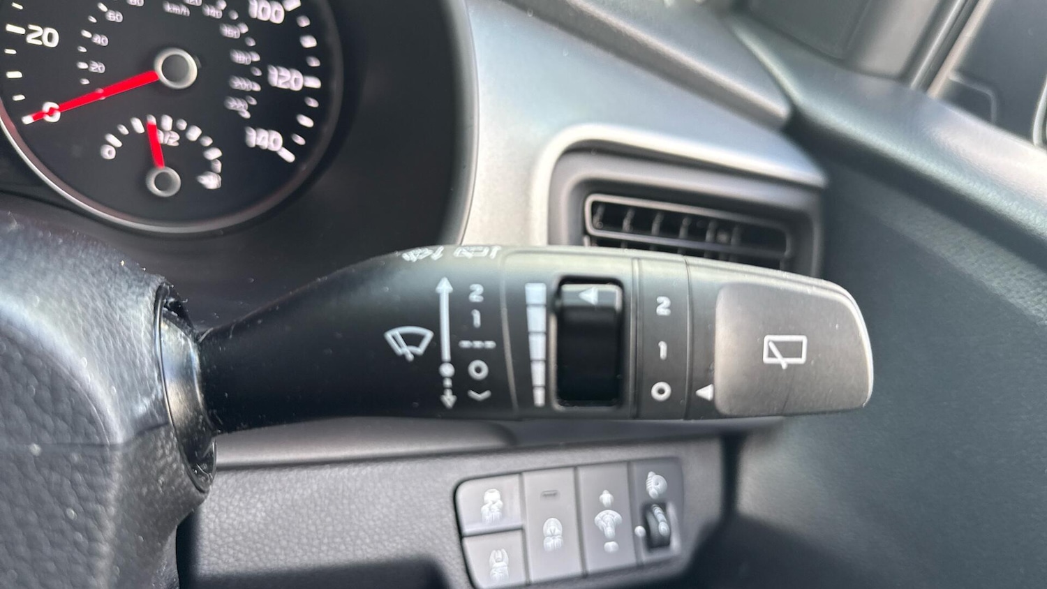 Used Kia Stonic 2023 for sale - 76371125: Photo 35