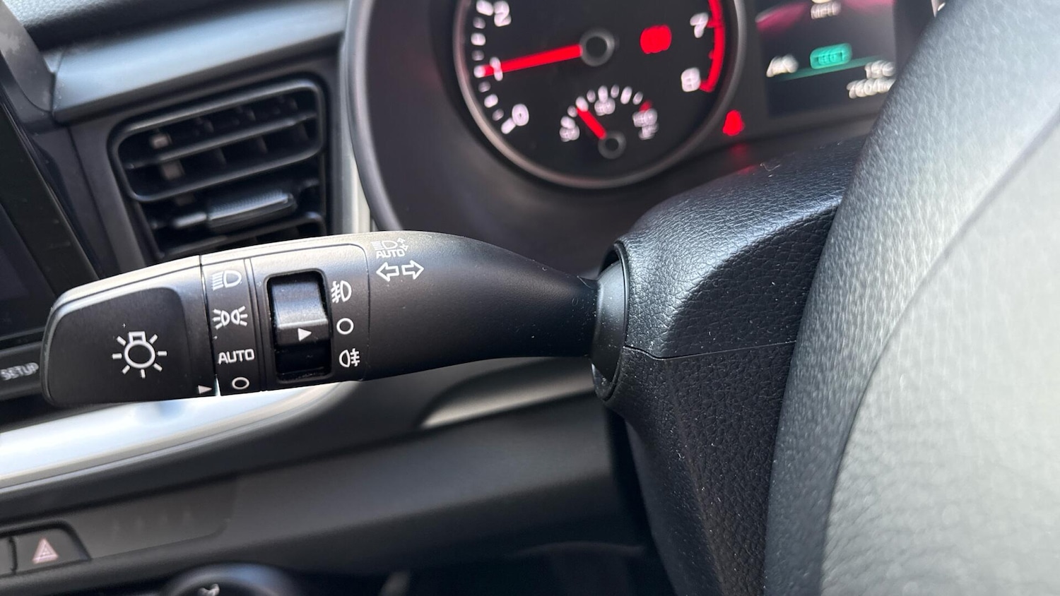 Used Kia Stonic 2023 for sale - 76371125: Photo 36