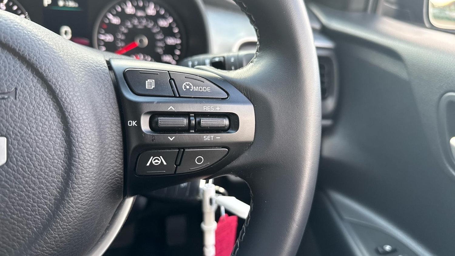 Used Kia Stonic 2023 for sale - 76371125: Photo 37