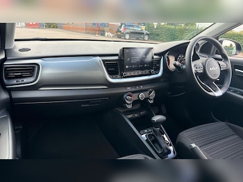 Used Kia Stonic 2023 for sale - 76371125: Photo