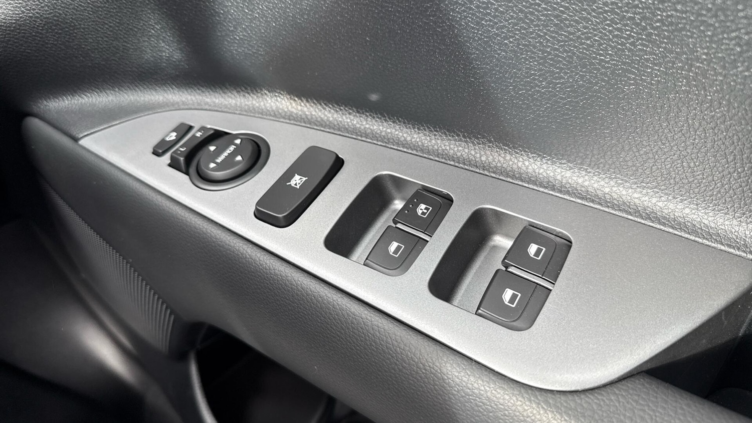 Used Kia Stonic 2025 for sale - 76538970: Photo 33