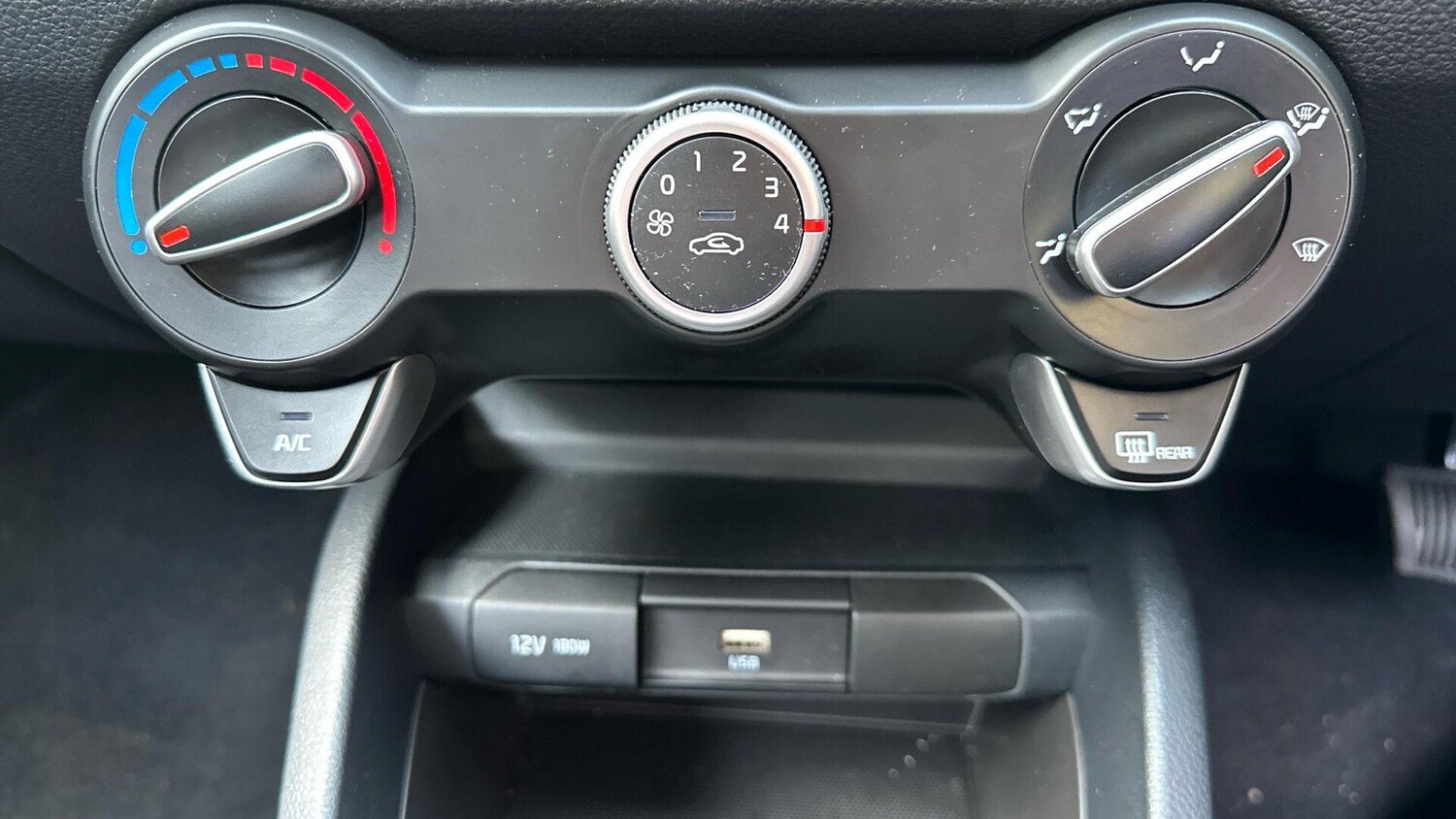 Used Kia Stonic 2025 for sale - 77673132: Photo 30