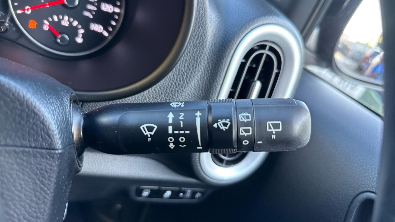 Used Kia Picanto 2023 for sale - 76371124: Photo 35