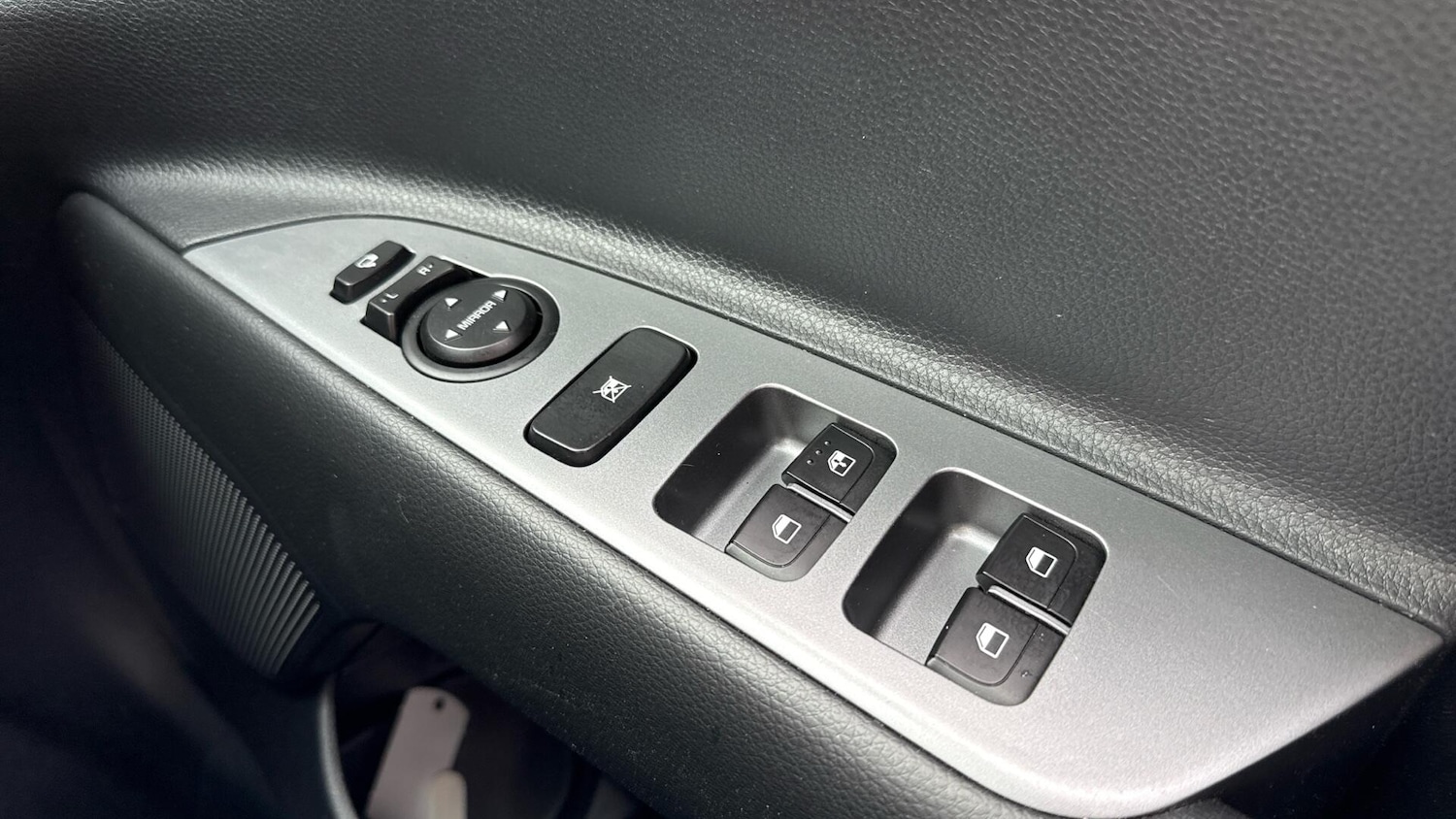 Used Kia Stonic 2024 for sale - 76306708: Photo 33