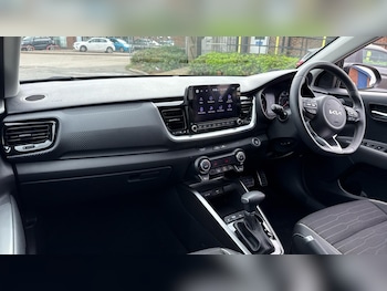 Used Kia Stonic 2024 for sale - 76306708: Photo