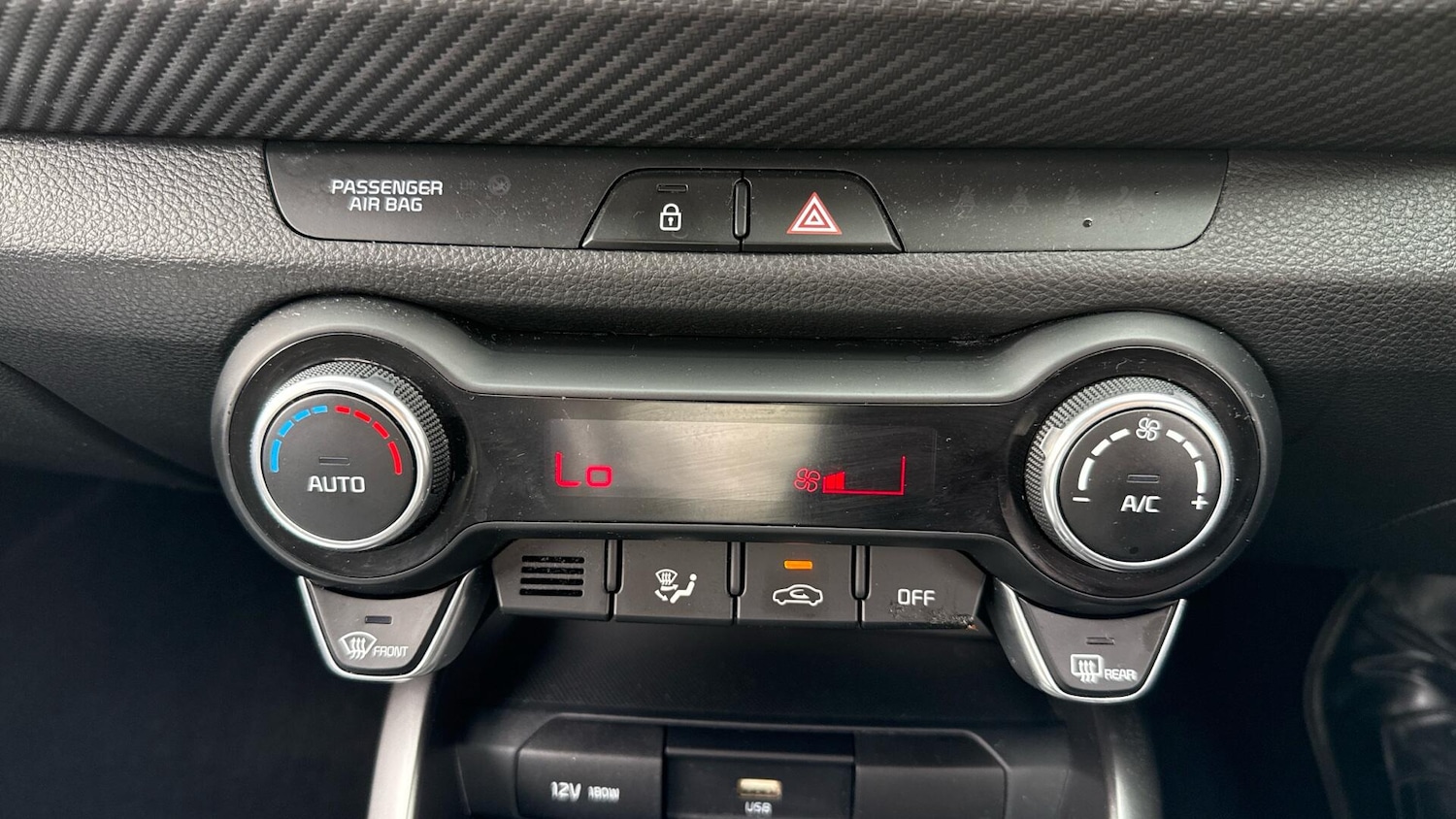 Used Kia Stonic 2024 for sale - 76306708: Photo 42