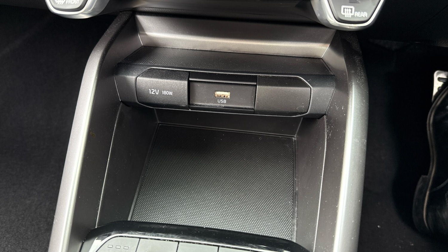 Used Kia Stonic 2024 for sale - 76306708: Photo 43