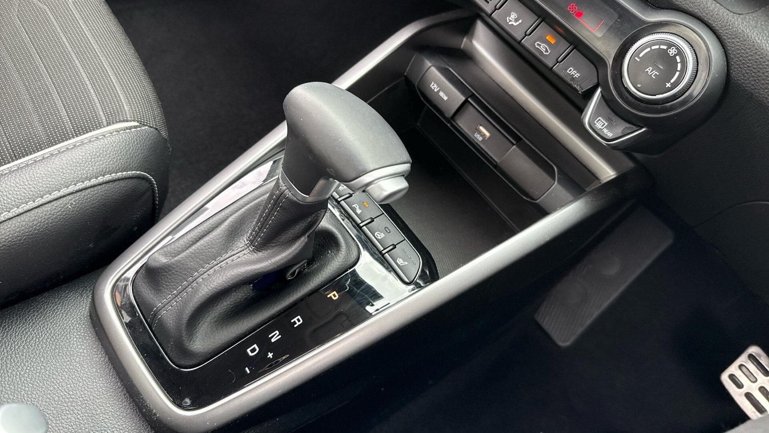 Used Kia Stonic 2024 for sale - 76306708: Photo 45