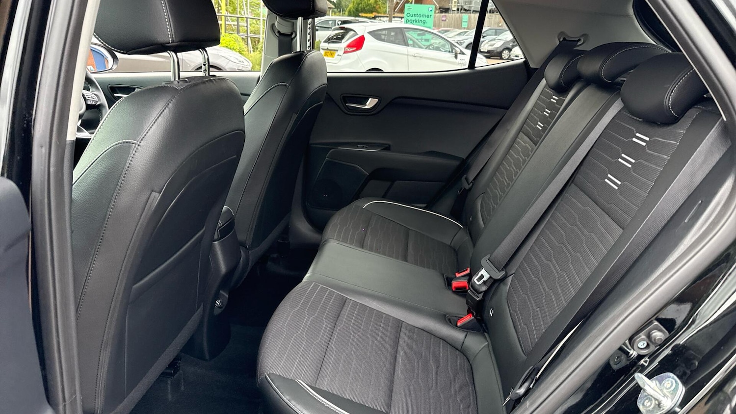 Used Kia Stonic 2024 for sale - 76306708: Photo 9