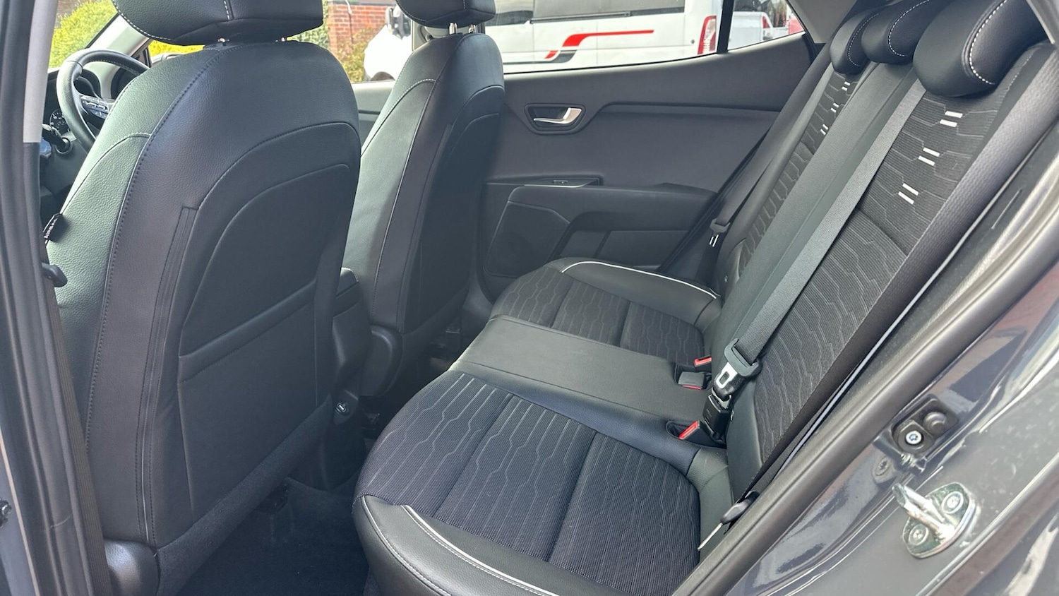 Used Kia Stonic 2023 for sale - 77671010: Photo 10