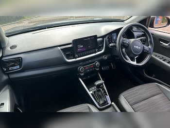 Used Kia Stonic 2023 for sale - 77671010: Photo