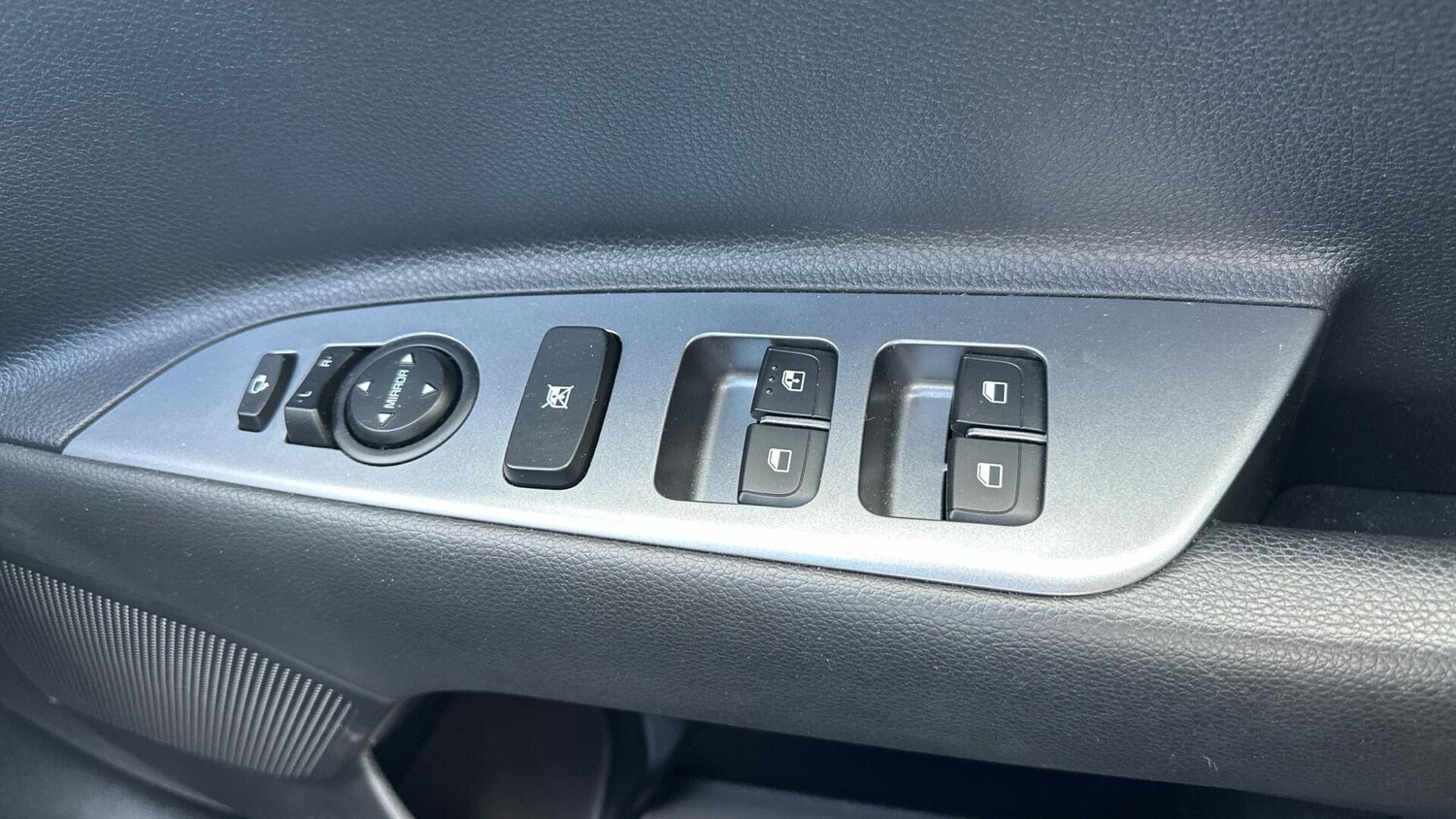 Used Kia Stonic 2023 for sale - 77671010: Photo 41