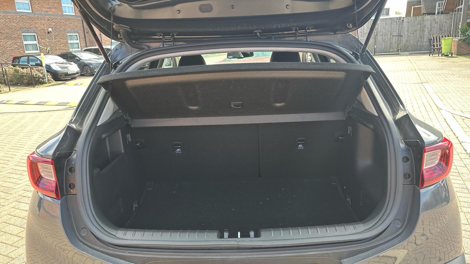 Used Kia Stonic 2023 for sale - 77671010: Photo 8