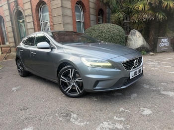 Used Volvo V40 2018 for sale - 79361273: Photo