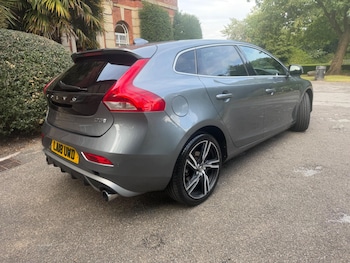 Used Volvo V40 2018 for sale - 79361273: Photo