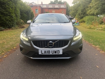 Used Volvo V40 2018 for sale - 79361273: Photo