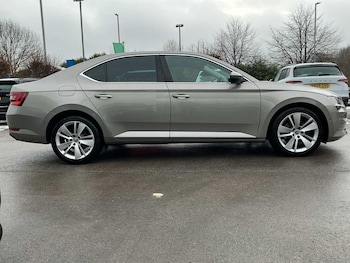 Used Skoda Superb 2018 for sale - 77042462: Photo