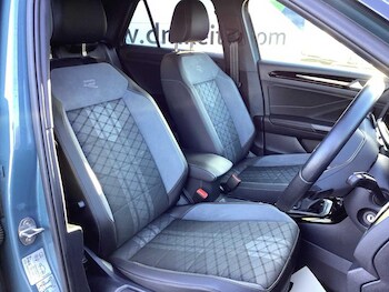 Used Volkswagen T-Roc 2023 for sale - 77367618: Photo