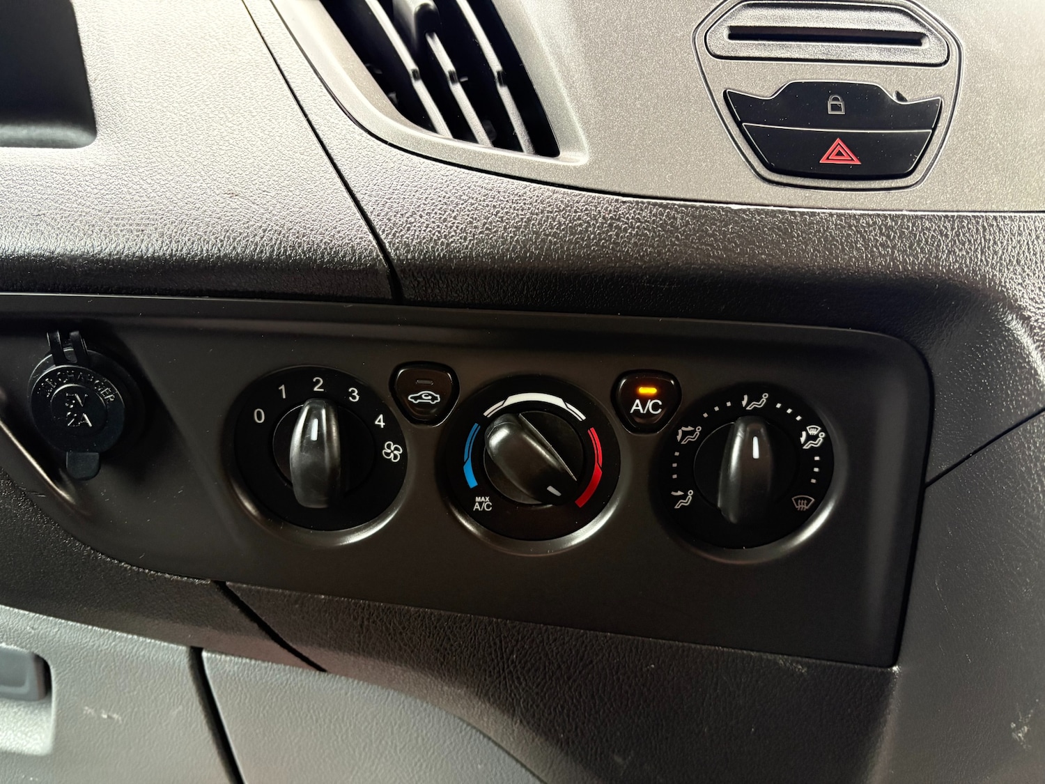 Used Ford Transit Custom 2015 for sale - 76904441: Photo 25