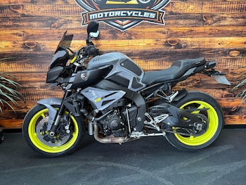 Used Yamaha MT-10 2016 for sale - bike-79383288: Photo