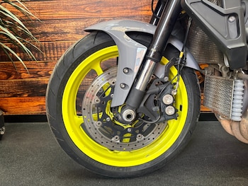 Used Yamaha MT-10 2016 for sale - bike-79383288: Photo