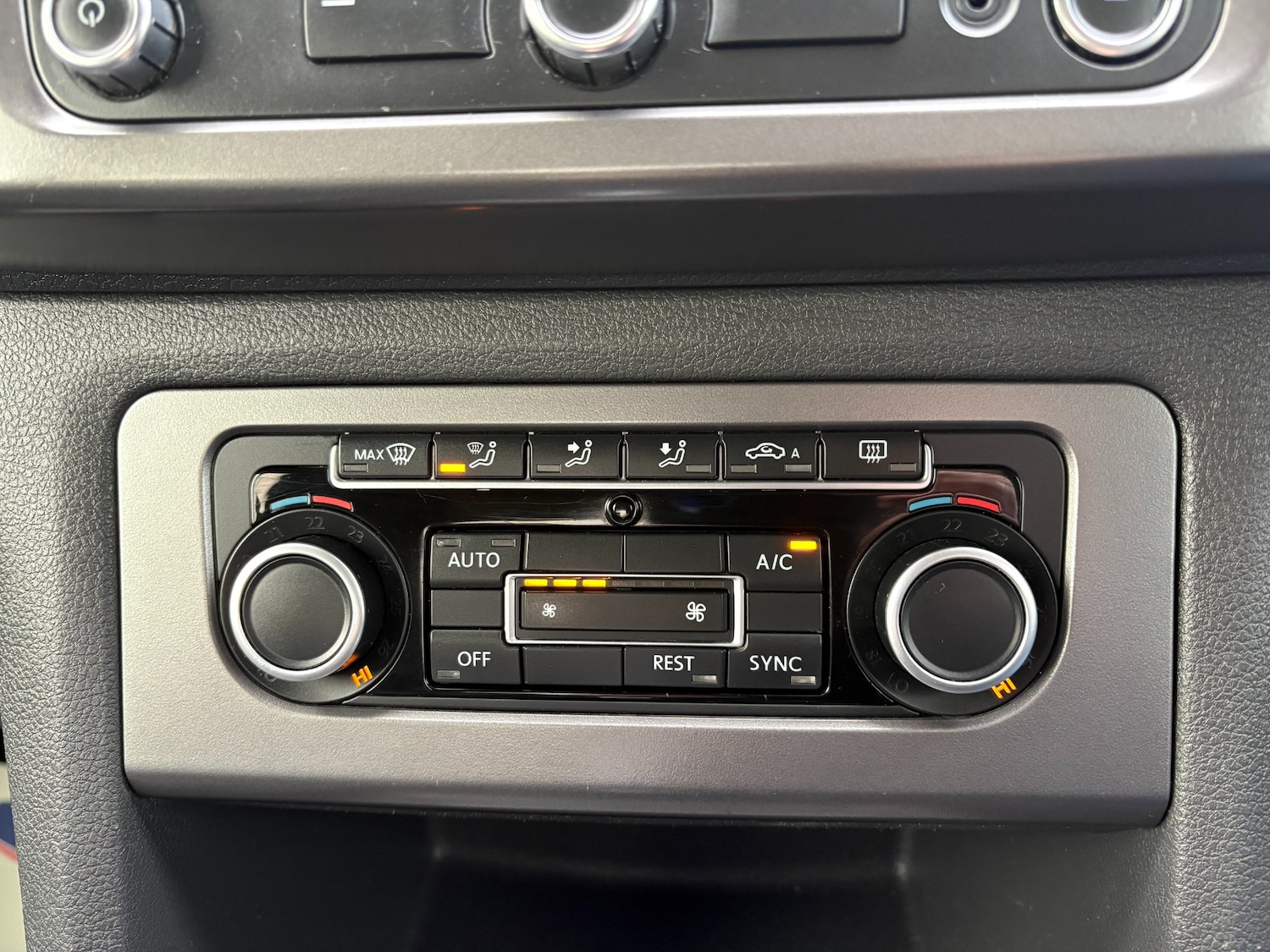 Used Volkswagen Amarok 2016 for sale - 77245858: Photo 28