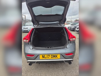 Used Volvo V40 2017 for sale - 77559926: Photo