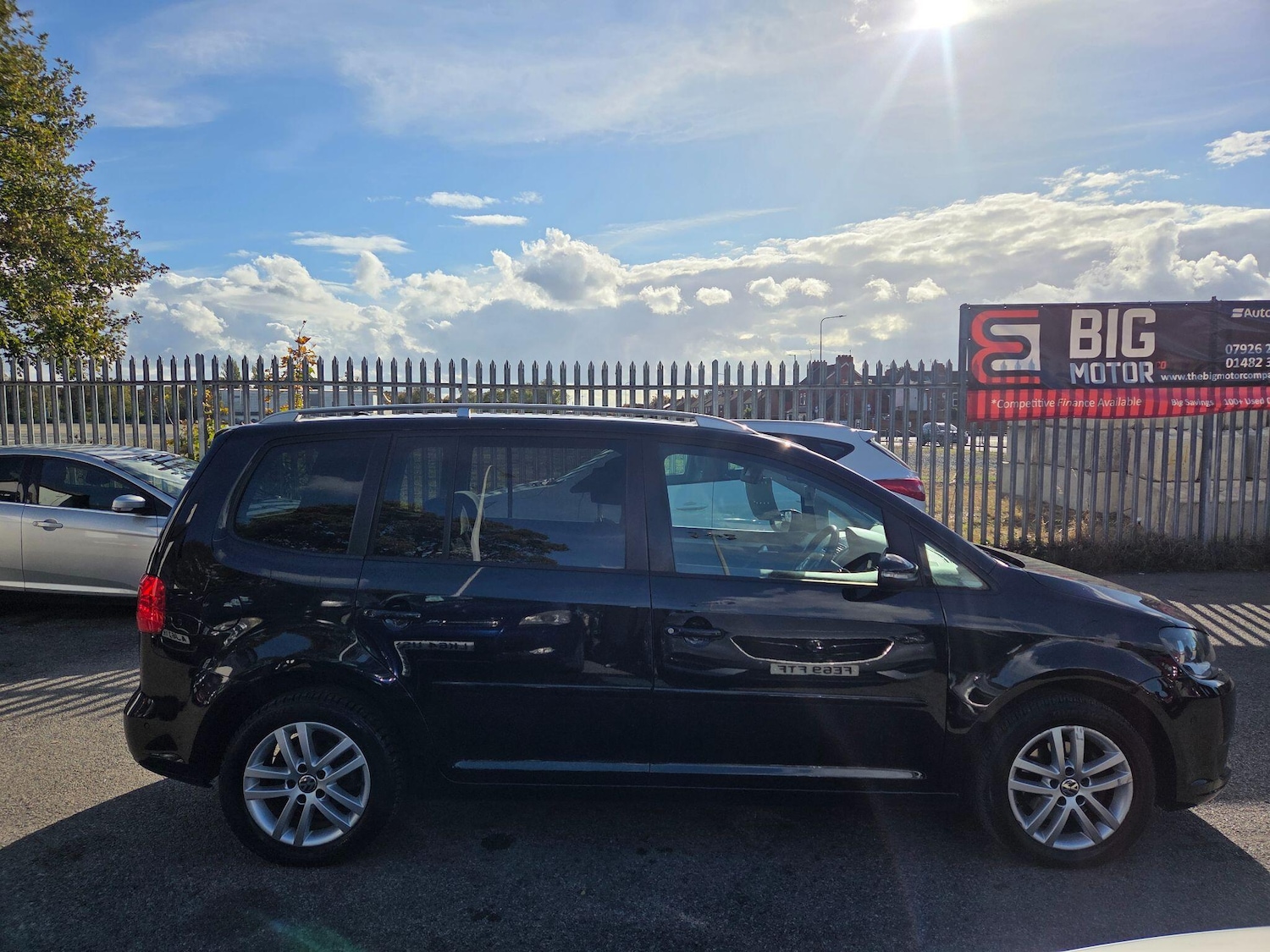 Used Volkswagen Touran 2014 for sale - 76349859: Photo 2