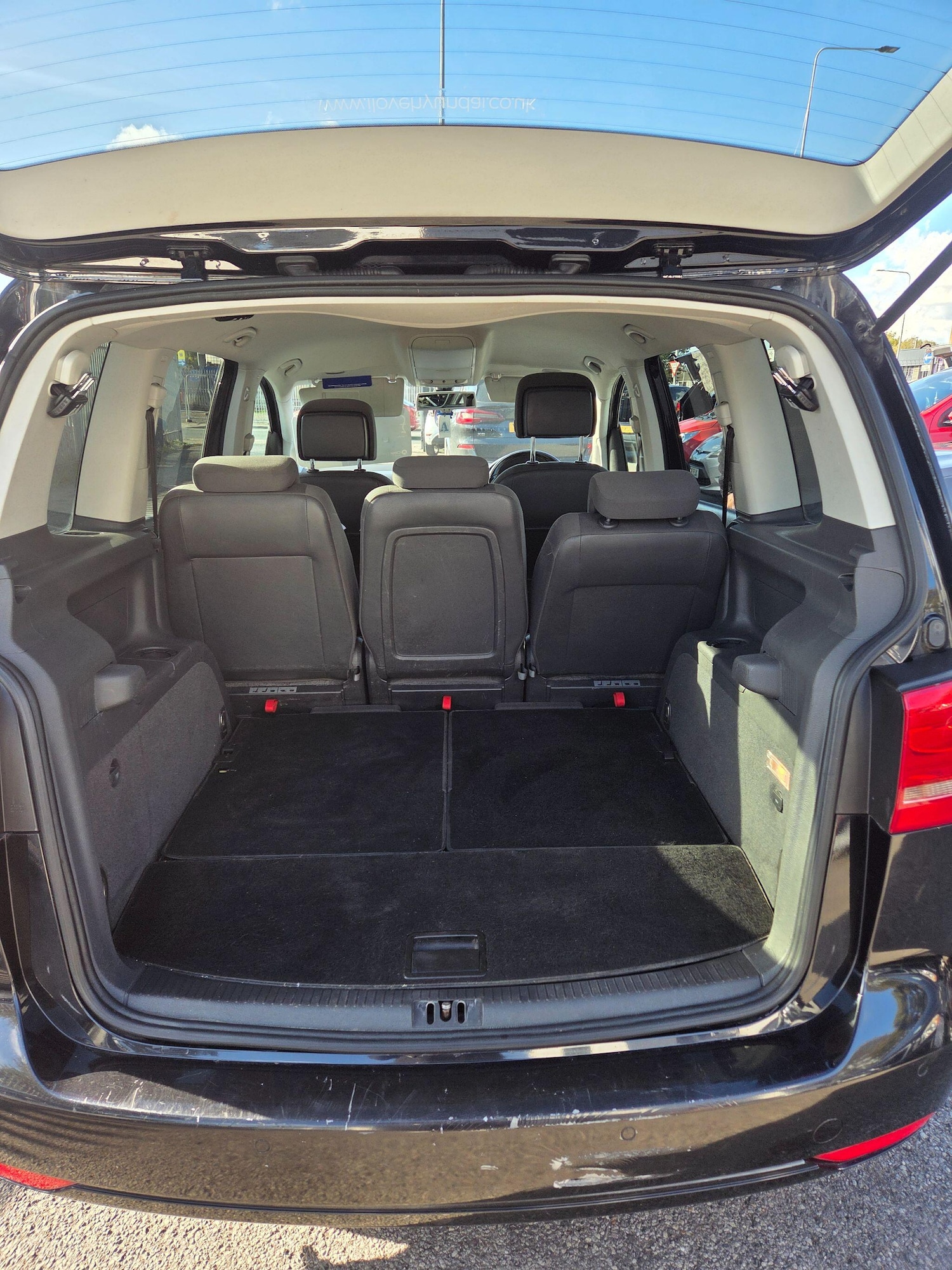 Used Volkswagen Touran 2014 for sale - 76349859: Photo 4