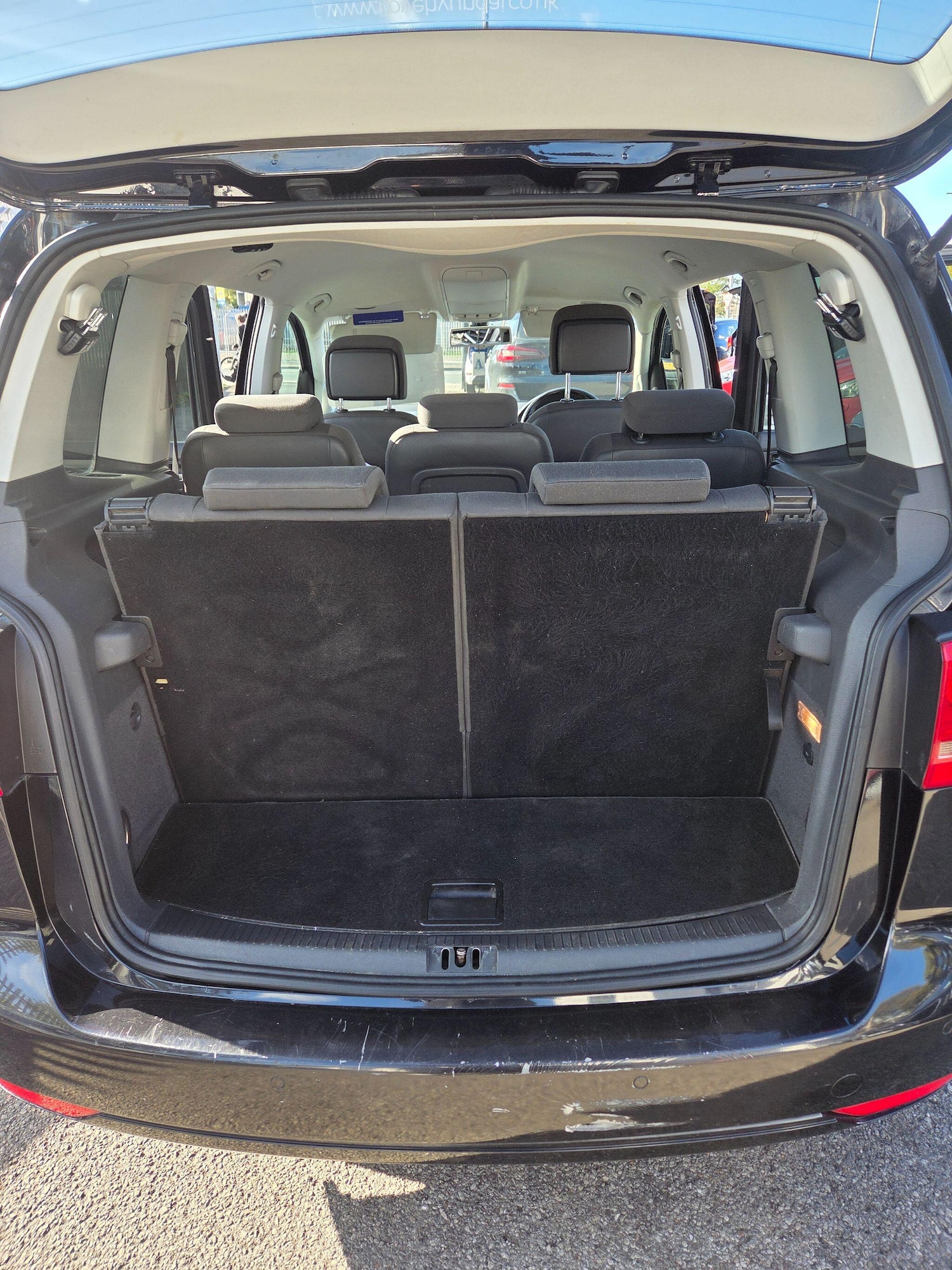 Used Volkswagen Touran 2014 for sale - 76349859: Photo 5