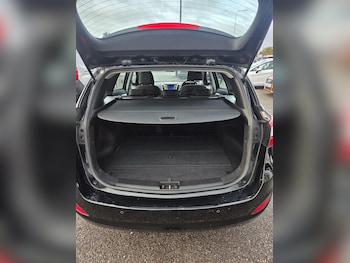 Used Hyundai i30 2015 for sale - 76425216: Photo