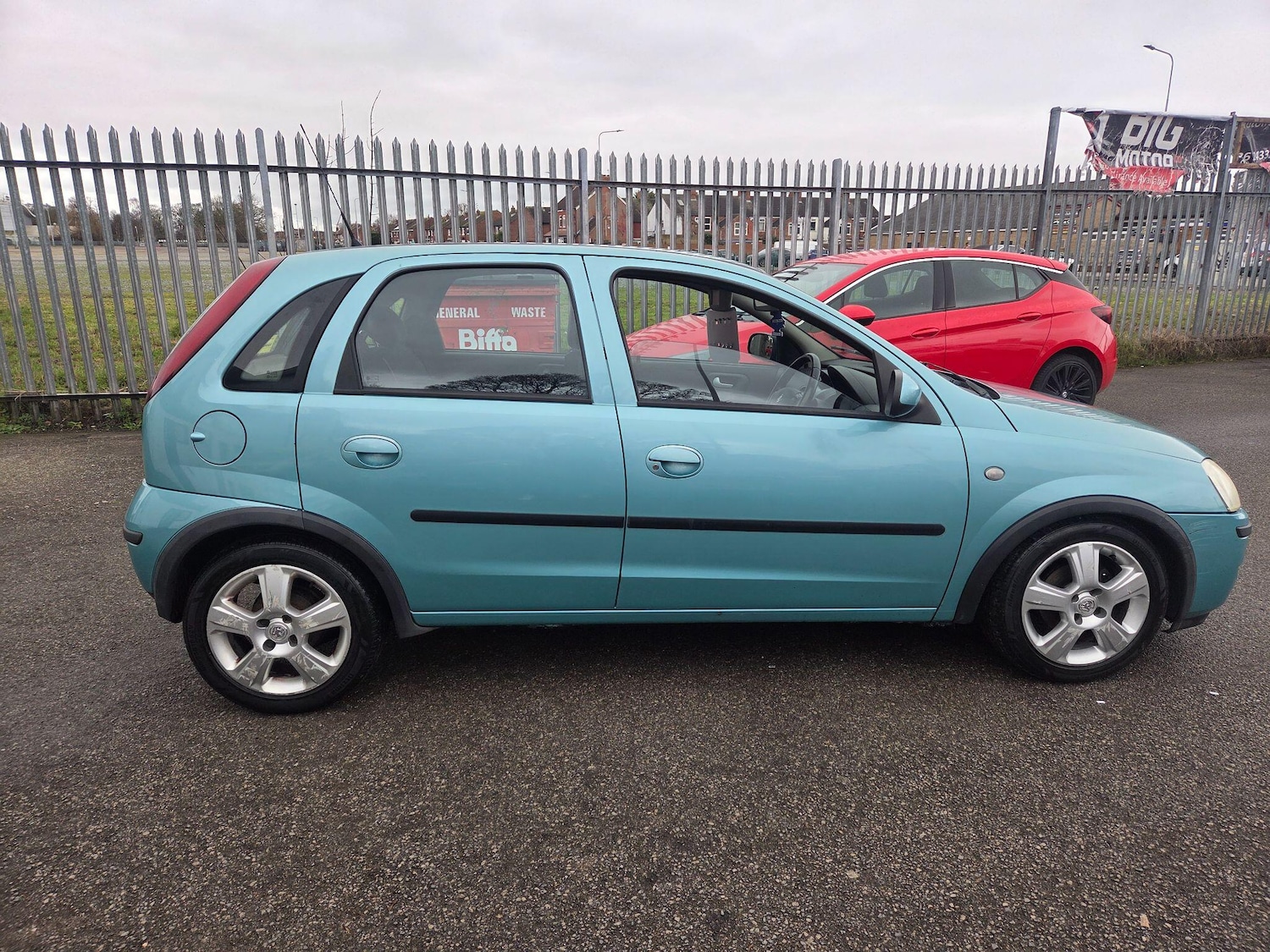 Used Vauxhall Corsa 2004 for sale - 77783661: Photo 2