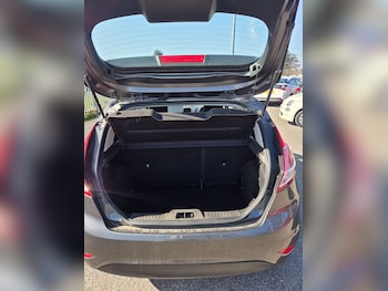 Used Ford Fiesta 2015 for sale - 77908800: Photo