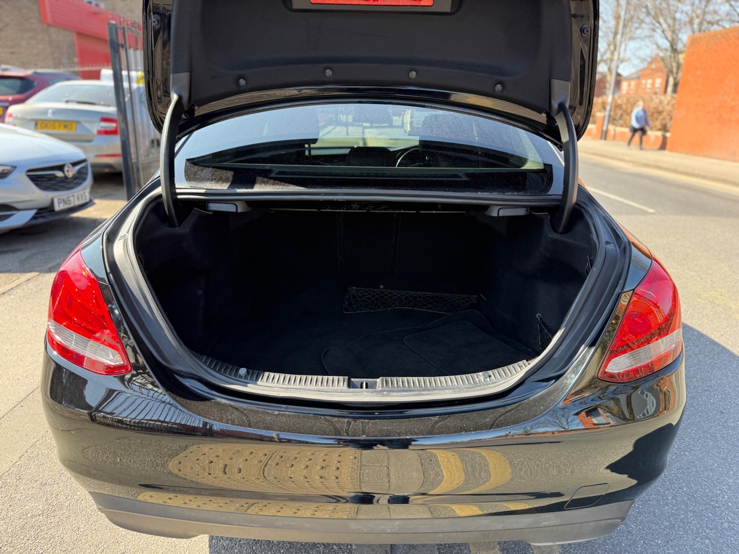 Used Mercedes-Benz C Class 2015 for sale - 76348982: Photo 8