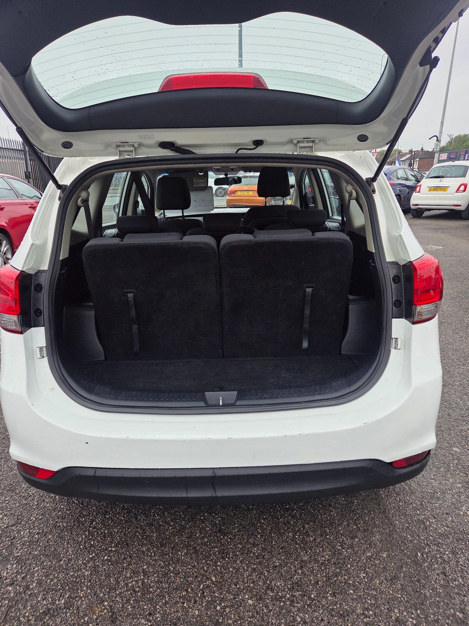 Used Kia Carens 2014 for sale - 76159123: Photo 4