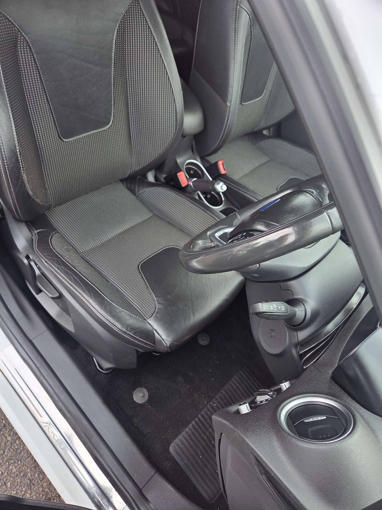 Used Ford Fiesta 2013 for sale - 76326310: Photo 8