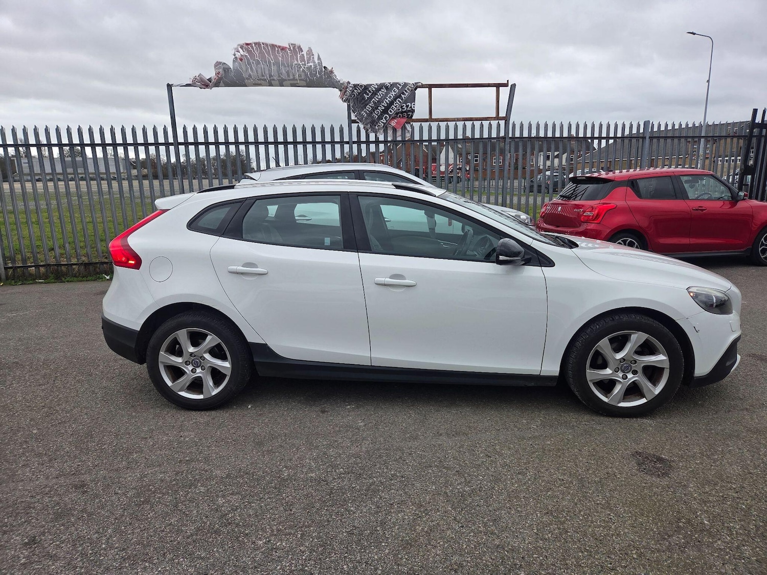 Used Volvo V40 Cross Country for sale - 77852791: Photo 2