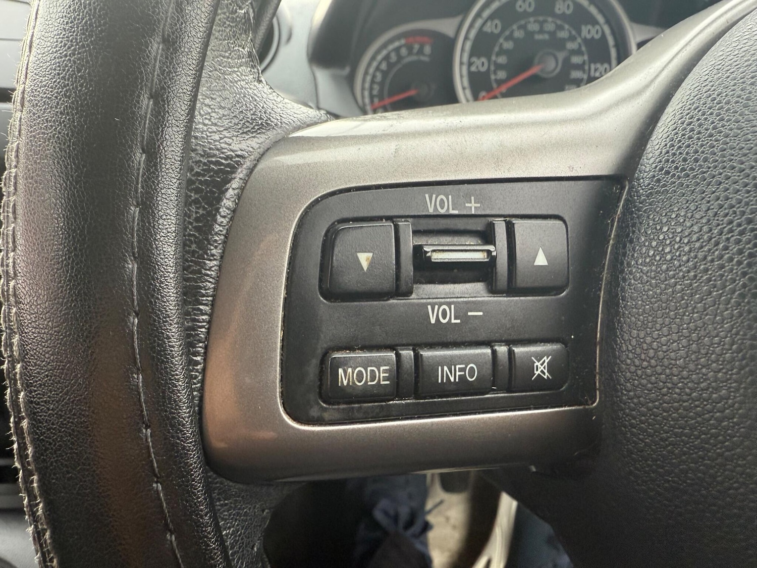 Used Mazda Mazda2 2012 for sale - 76095001: Photo 16