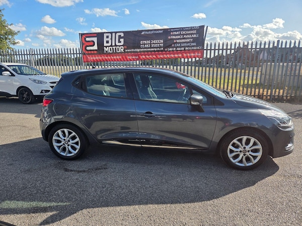 Used Renault Clio 2017 for sale - 76031703: Photo 2
