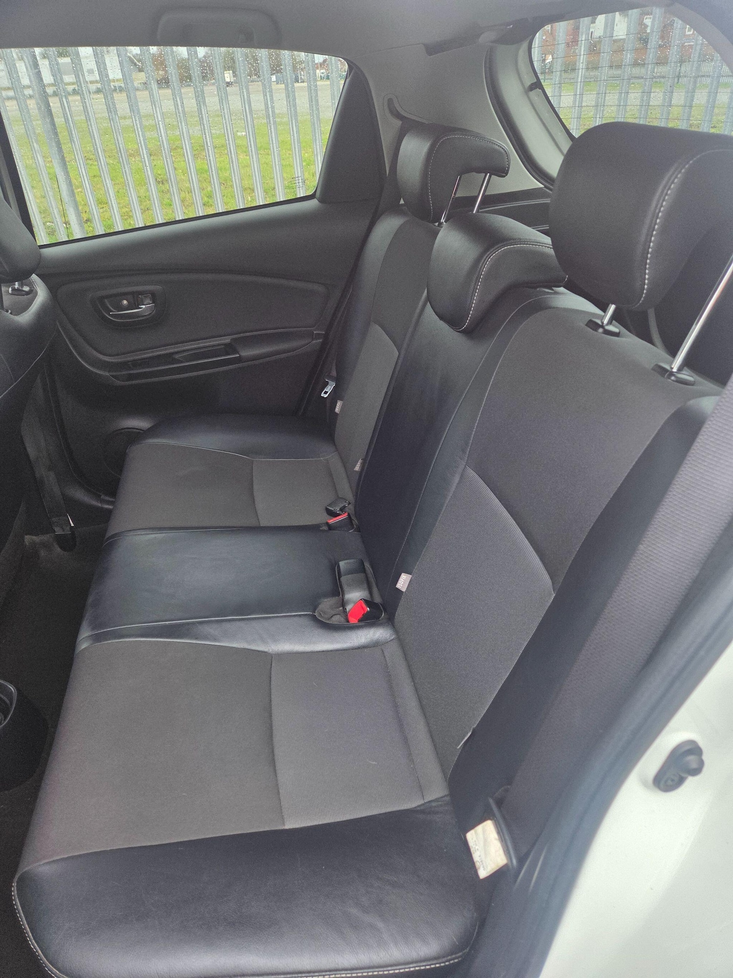 Used Toyota Yaris 2015 for sale - 77684044: Photo 10