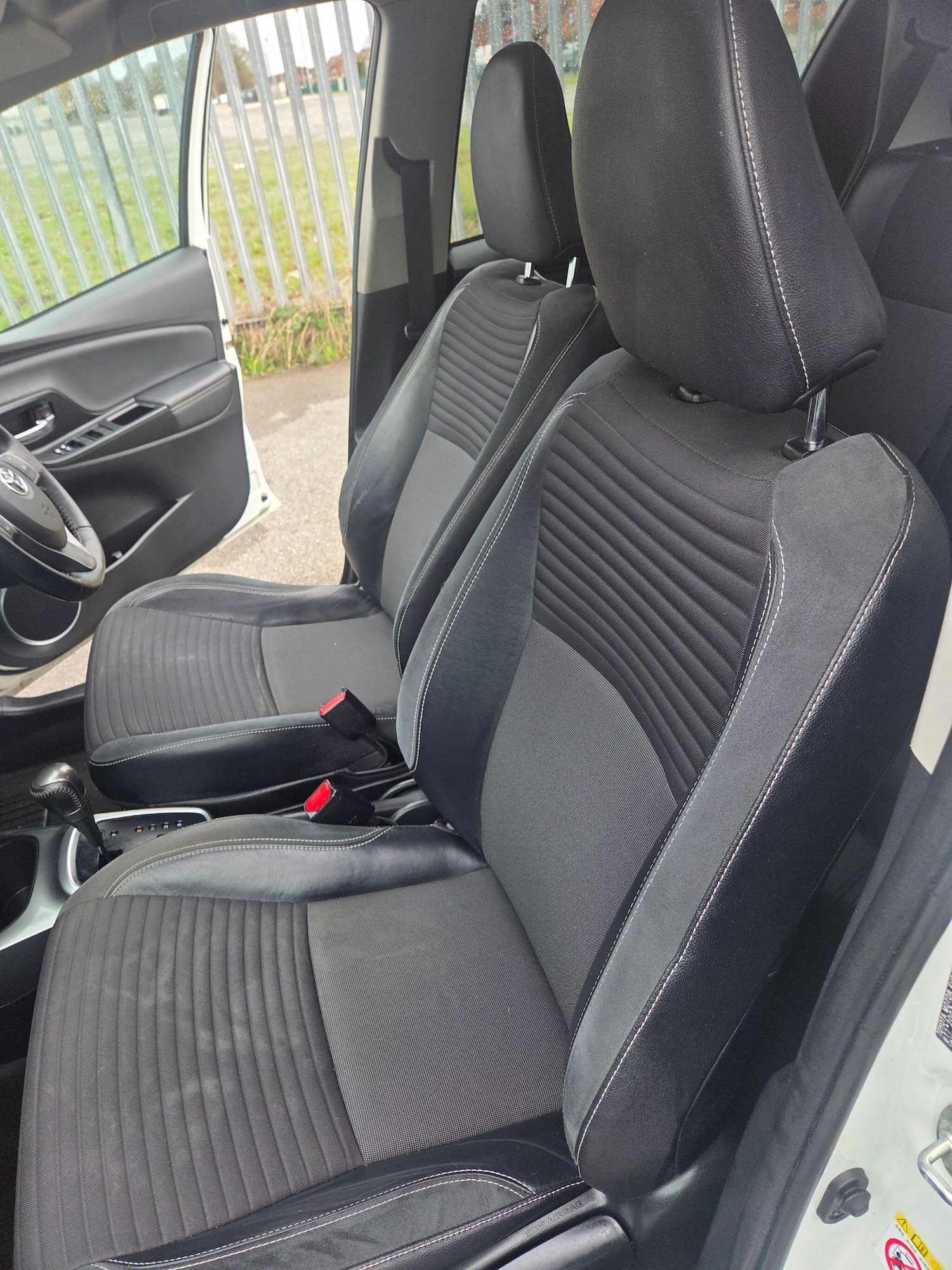 Used Toyota Yaris 2015 for sale - 77684044: Photo 11