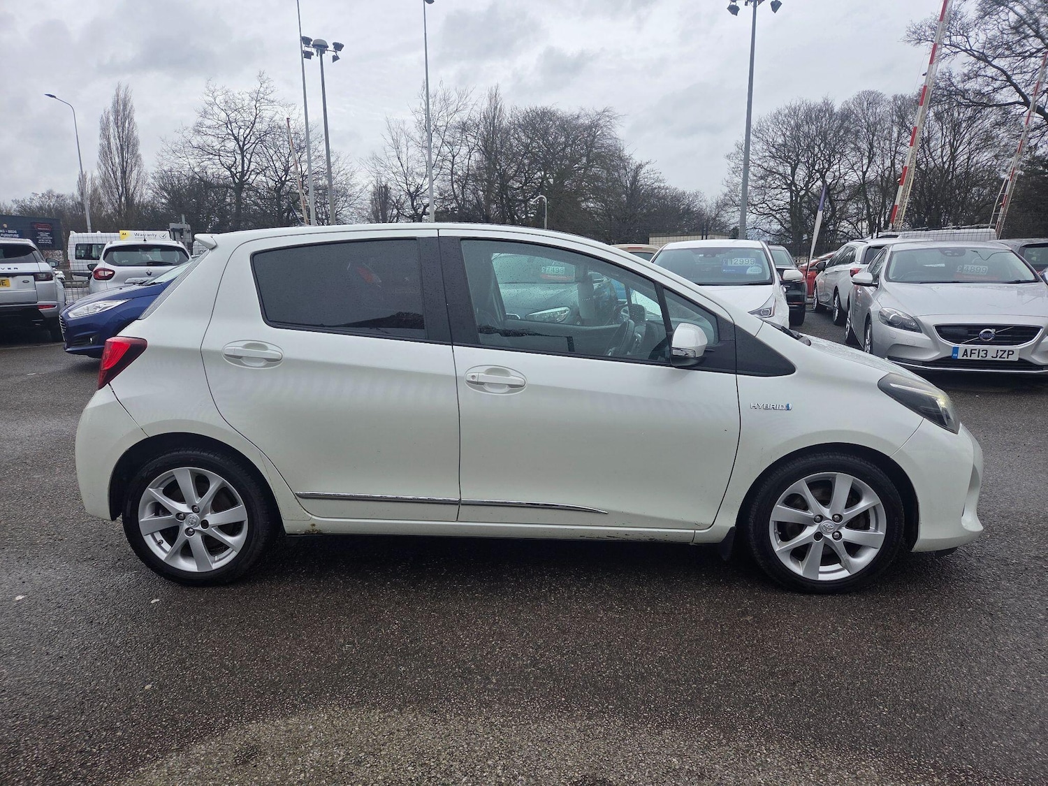 Used Toyota Yaris 2015 for sale - 77684044: Photo 2