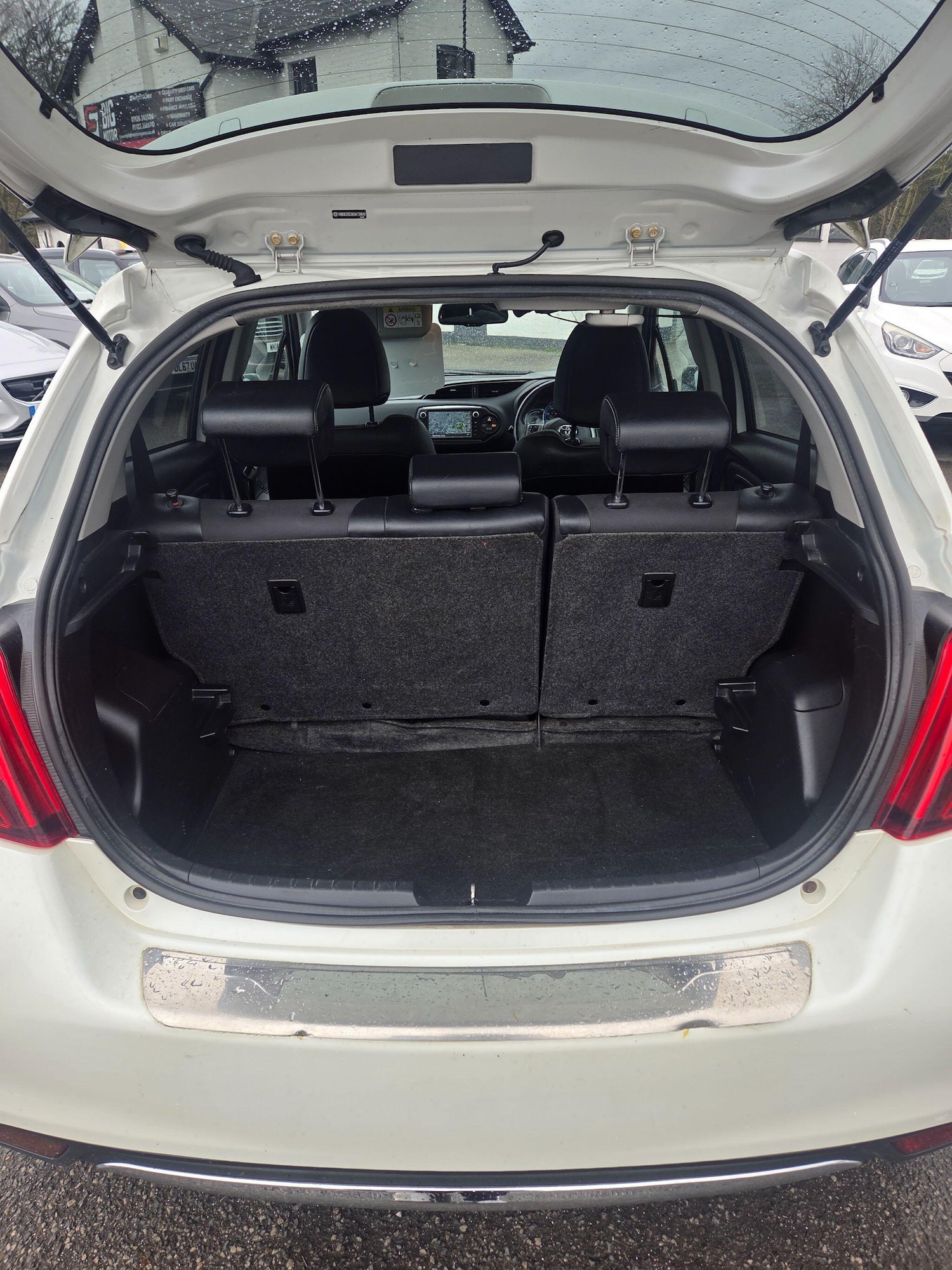 Used Toyota Yaris 2015 for sale - 77684044: Photo 4