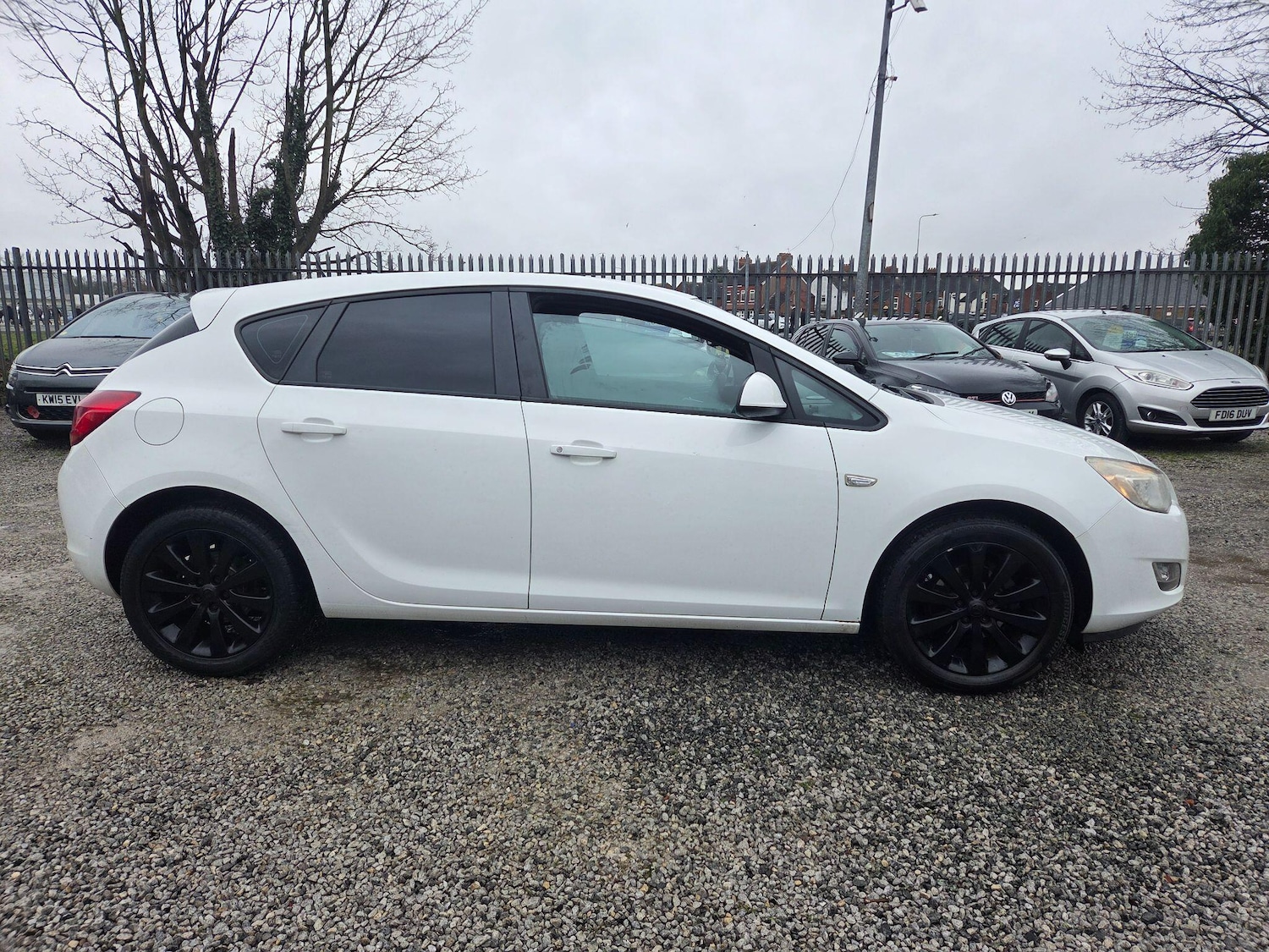 Used Vauxhall Astra 2010 for sale - 77478742: Photo 2