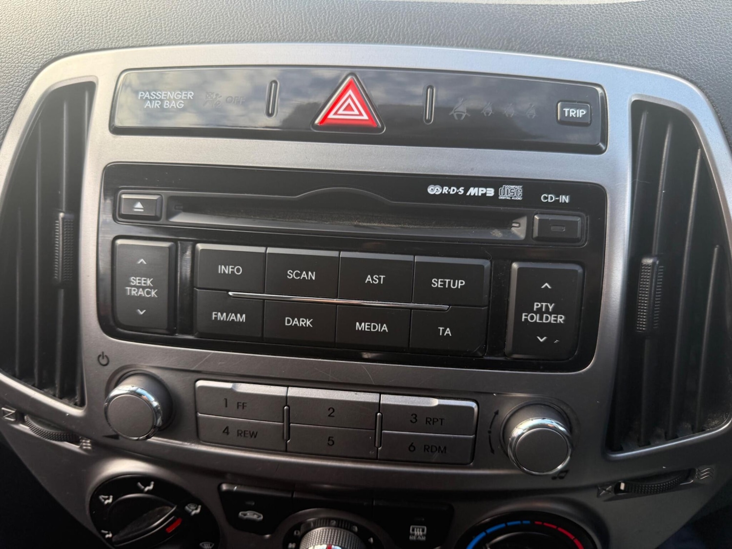 Used Hyundai i20 2013 for sale - 76886953: Photo 12