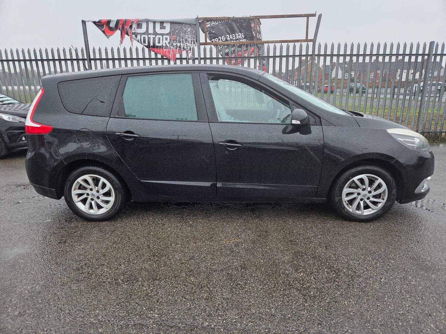 Used Renault Grand Scenic 2013 for sale - 77468545: Photo 2